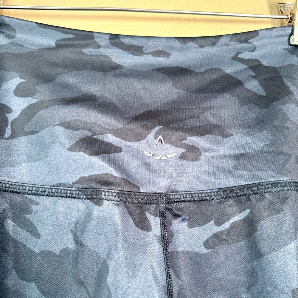 Beyond Yoga Lux High Waisted Camouflage Midi Leggings Blue Size Medium - Picture 5 of 9